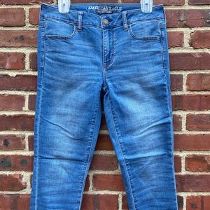 ❤️SOLD❤️ NWOT AMERICAN EAGLE MID RISE JEANS